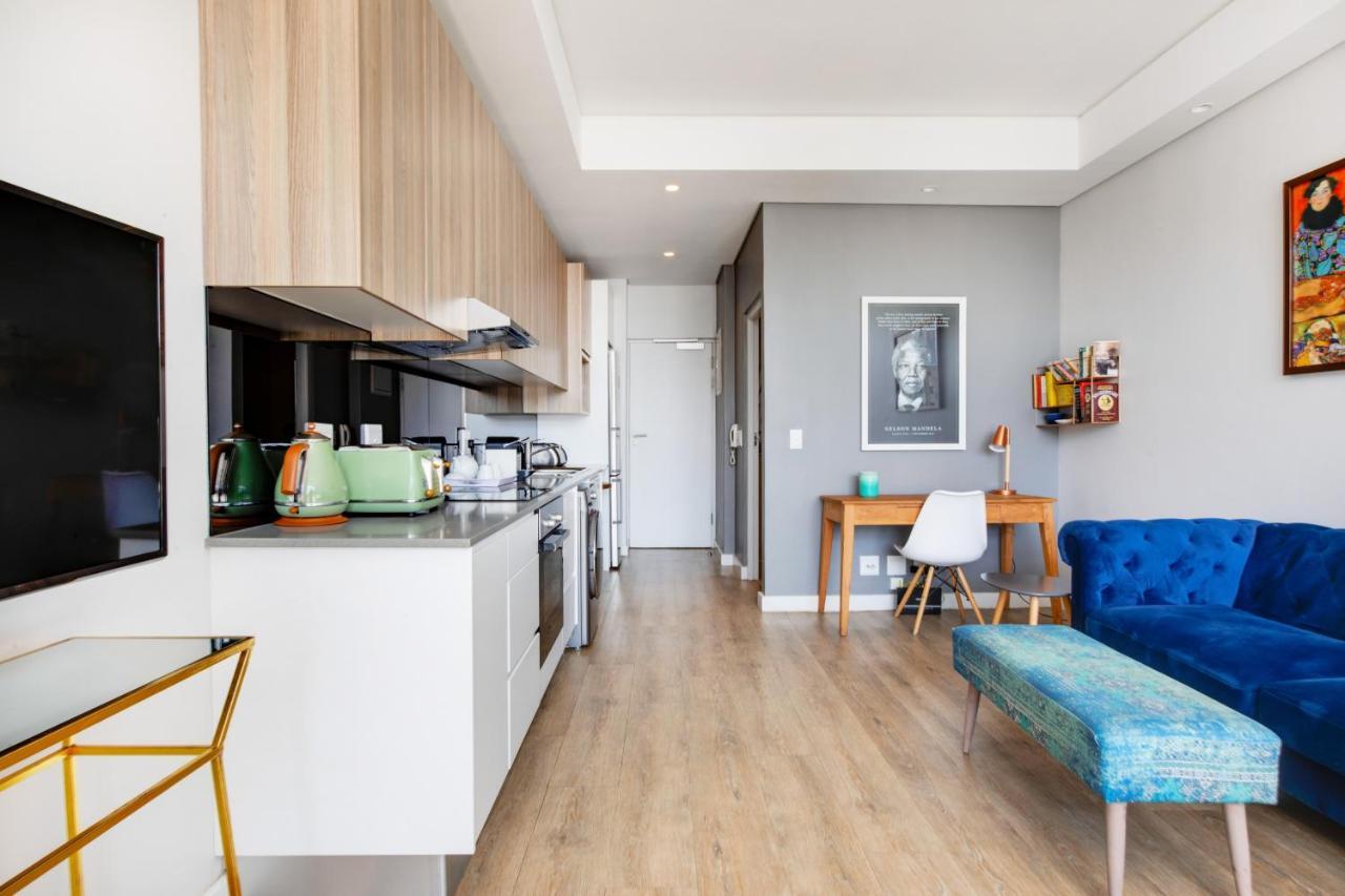 Backup-Power Eclectic Blue City View Apartment 开普敦 外观 照片